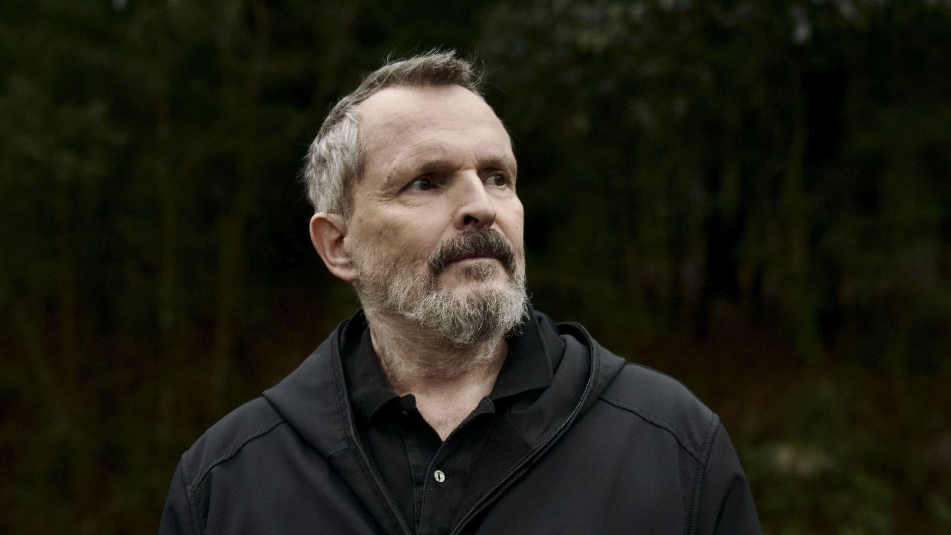 Miguel Bosé vuelve por sorpresa a los escenarios y anuncia fecha en